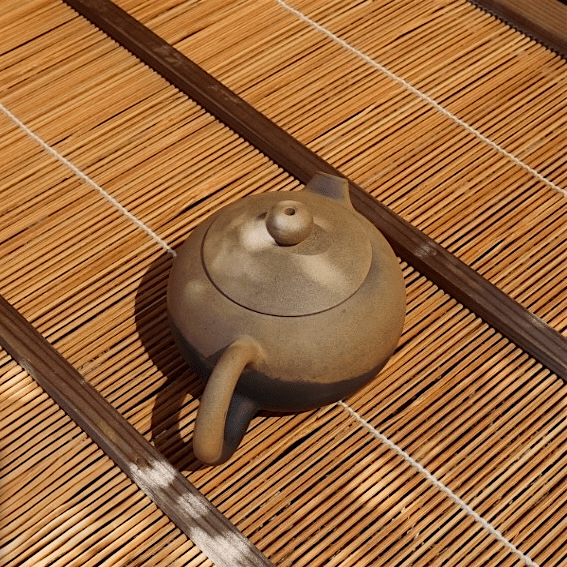 Jianshui “Xi Shi” Handmade Teapot - Tea and Whisk