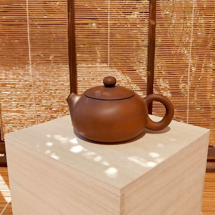 Jianshui “Xi Shi” Handmade Teapot - Tea and Whisk