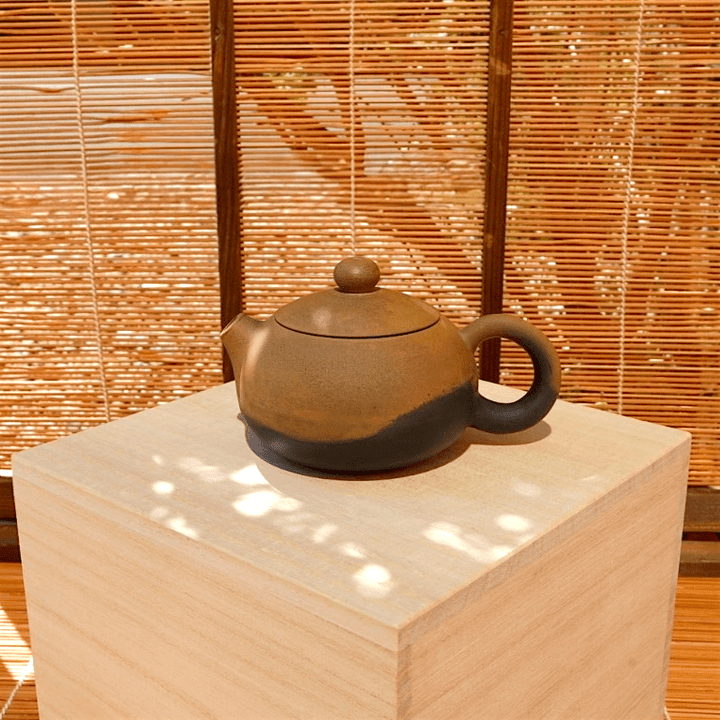Jianshui “Xi Shi” Handmade Teapot - Tea and Whisk