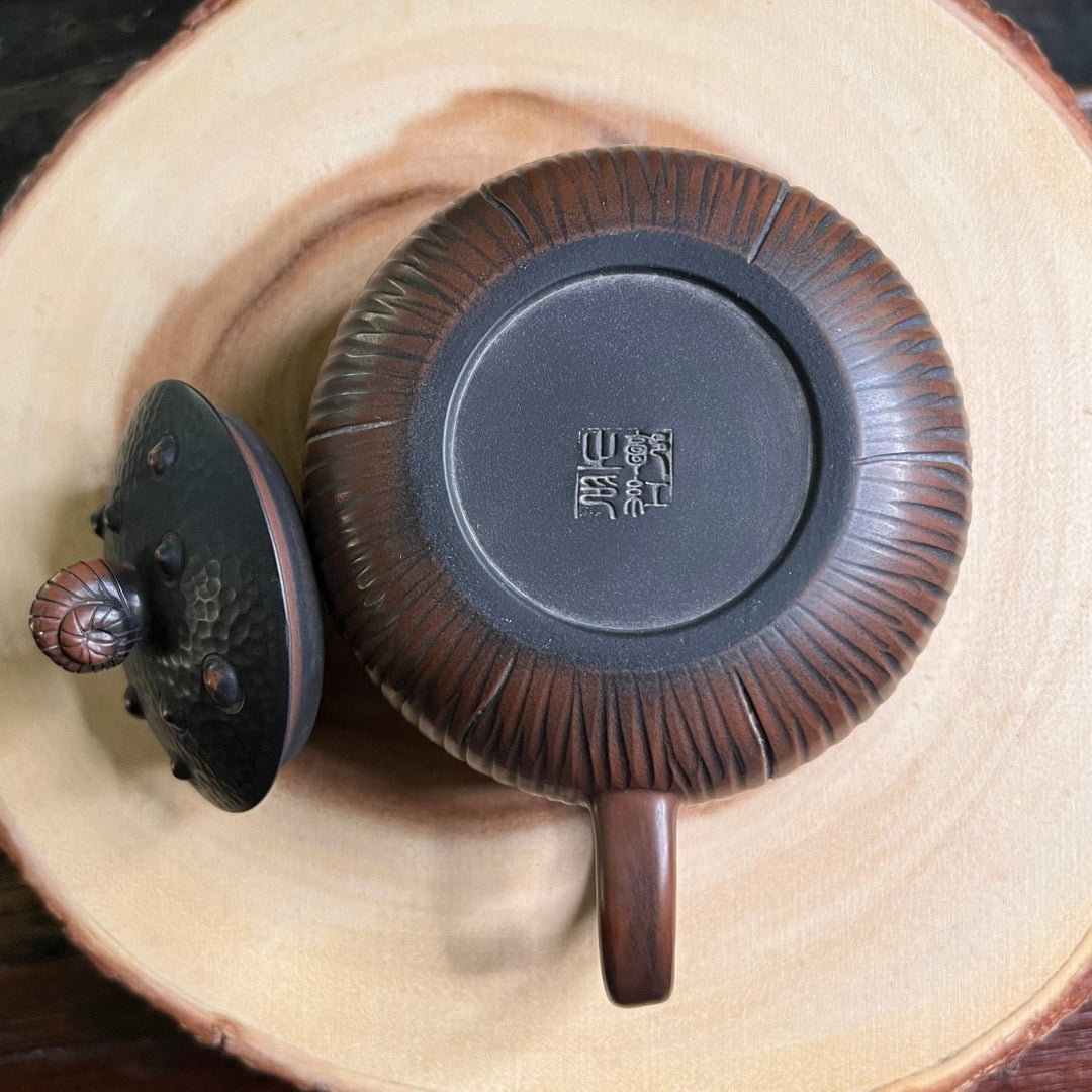 Ancient Lotus Heart - Jianshui Master Handcrafted Teapot - Tea and Whisk