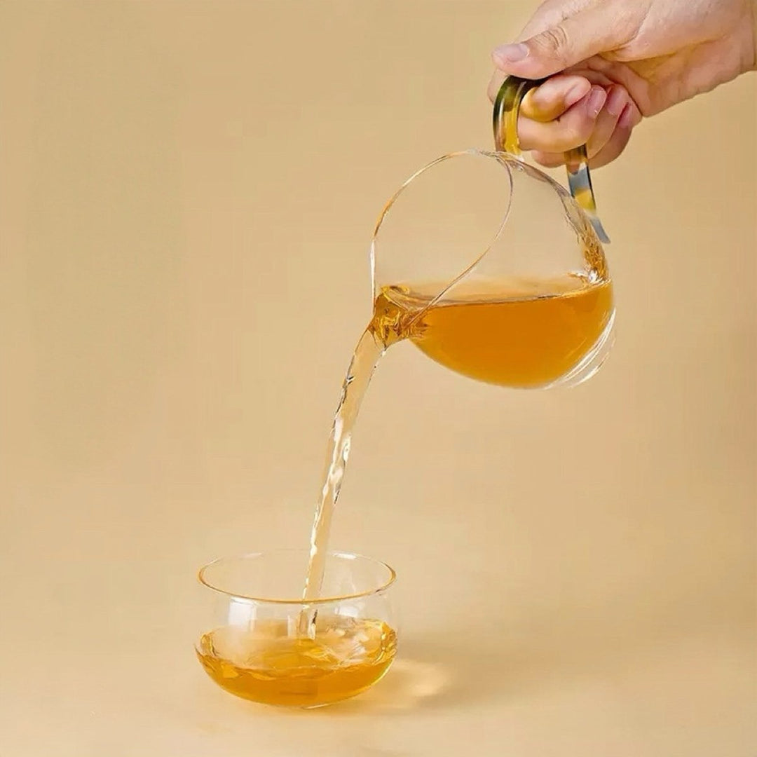 Aurora Handle Cha Hai - Crystal Glass Fairness Cup / Tea Pitcher - Tea and Whisk