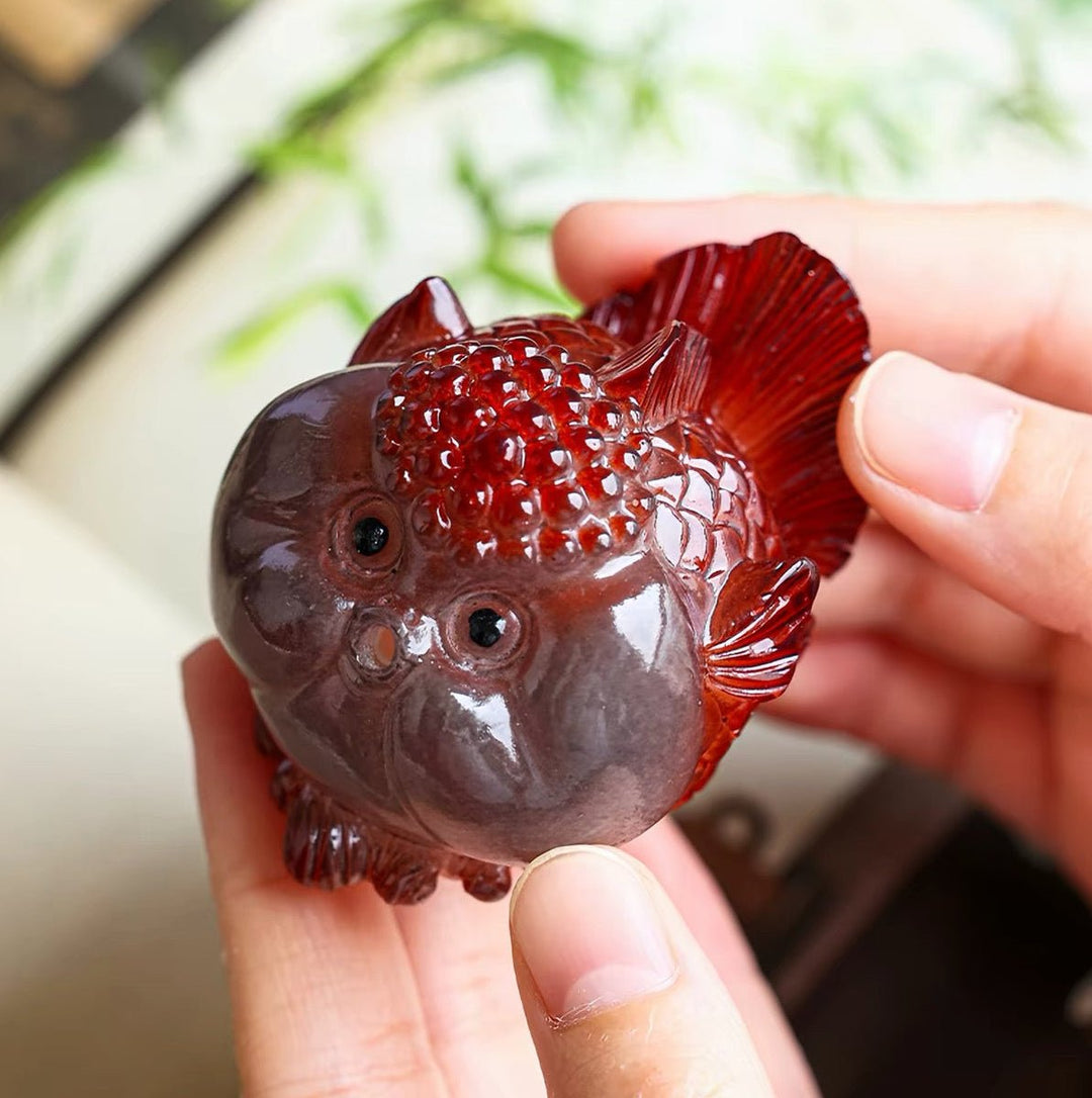 Color-Changing Bubble Goldfish Tea Pet - Tea and Whisk