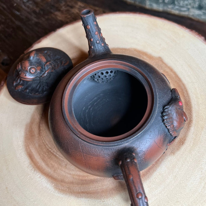Guardian of Fortune - Jianshui Master Handcrafted Teapot - Tea and Whisk