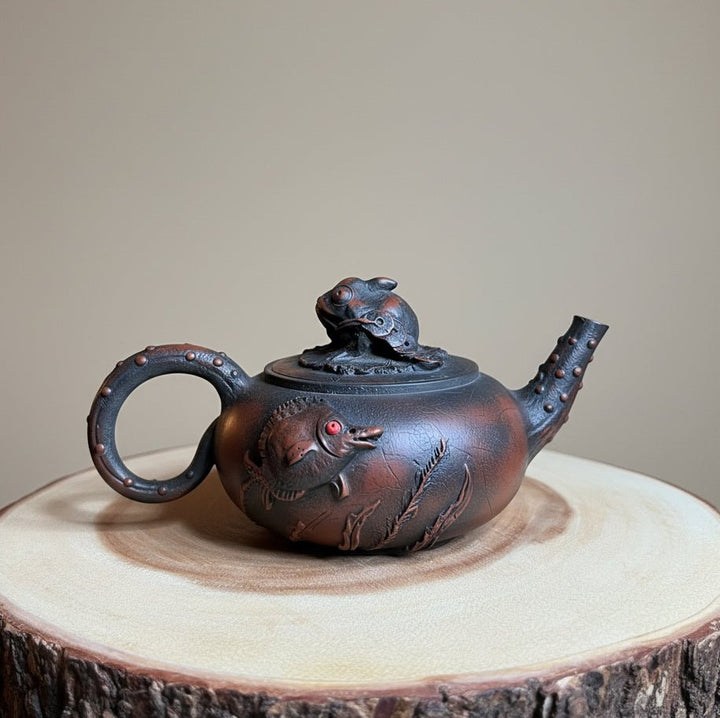 Guardian of Fortune - Jianshui Master Handcrafted Teapot - Tea and Whisk