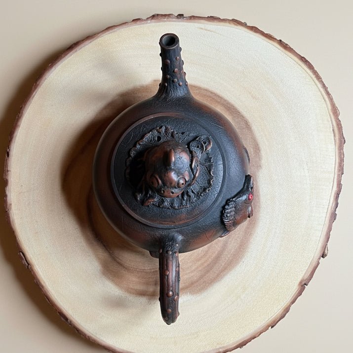 Guardian of Fortune - Jianshui Master Handcrafted Teapot - Tea and Whisk