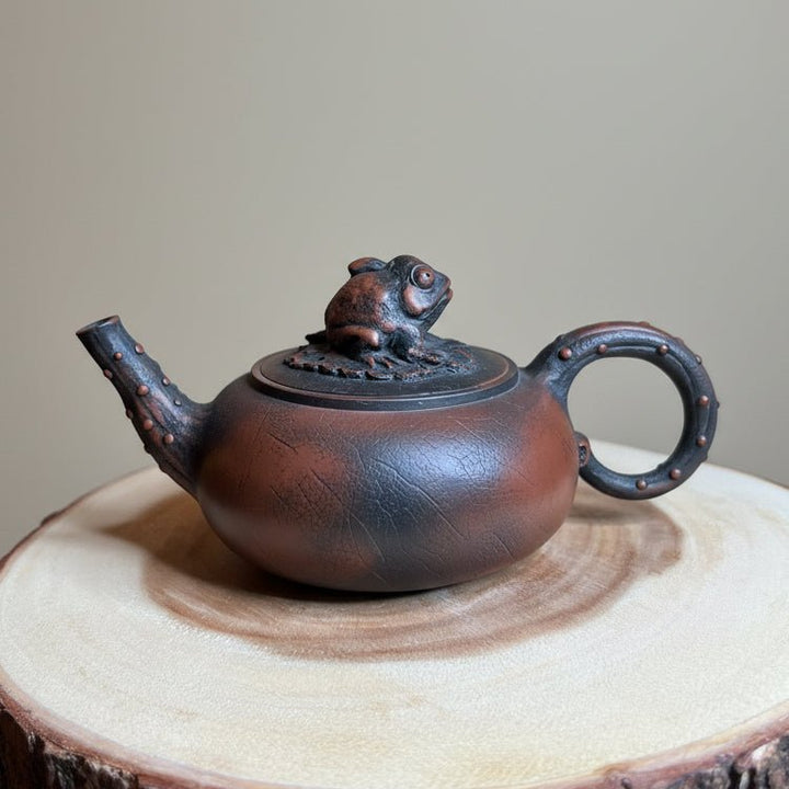 Guardian of Fortune - Jianshui Master Handcrafted Teapot - Tea and Whisk