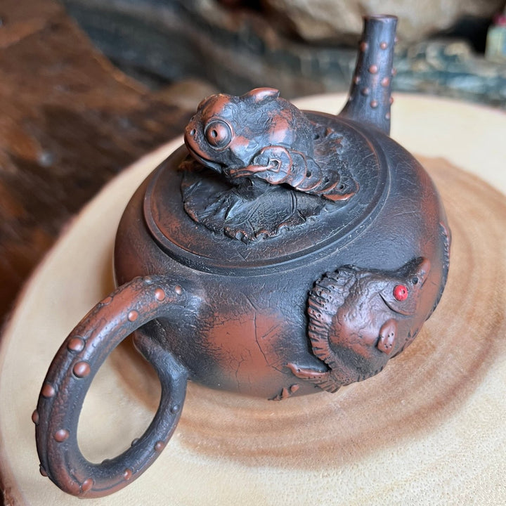 Guardian of Fortune - Jianshui Master Handcrafted Teapot - Tea and Whisk