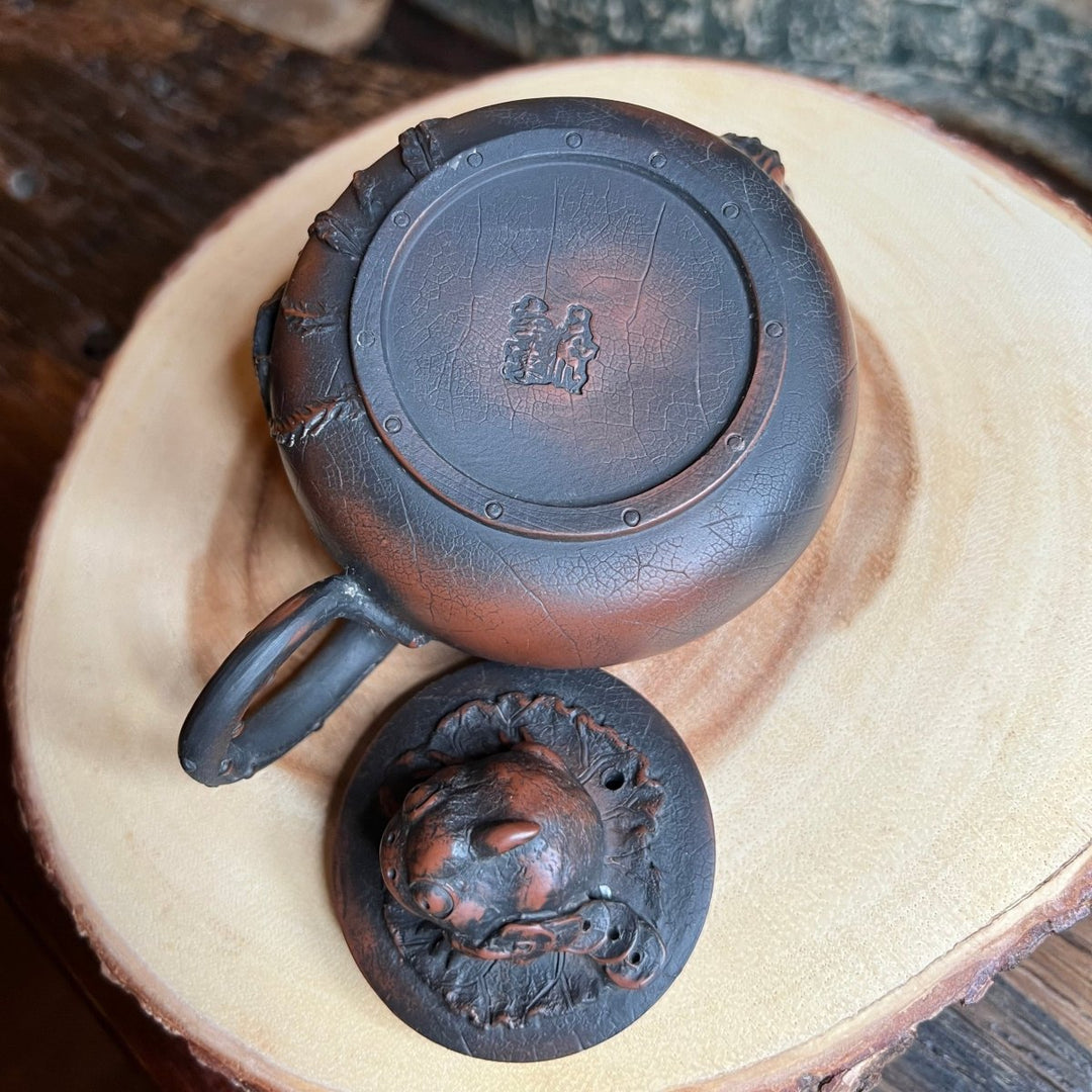 Guardian of Fortune - Jianshui Master Handcrafted Teapot - Tea and Whisk