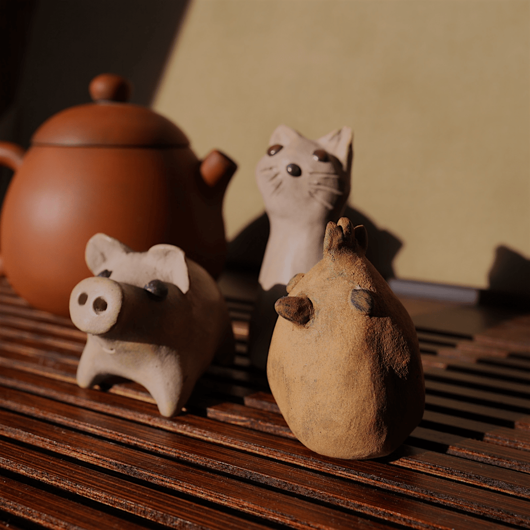 Handmade Rustic Pig Teapet - Tea and Whisk