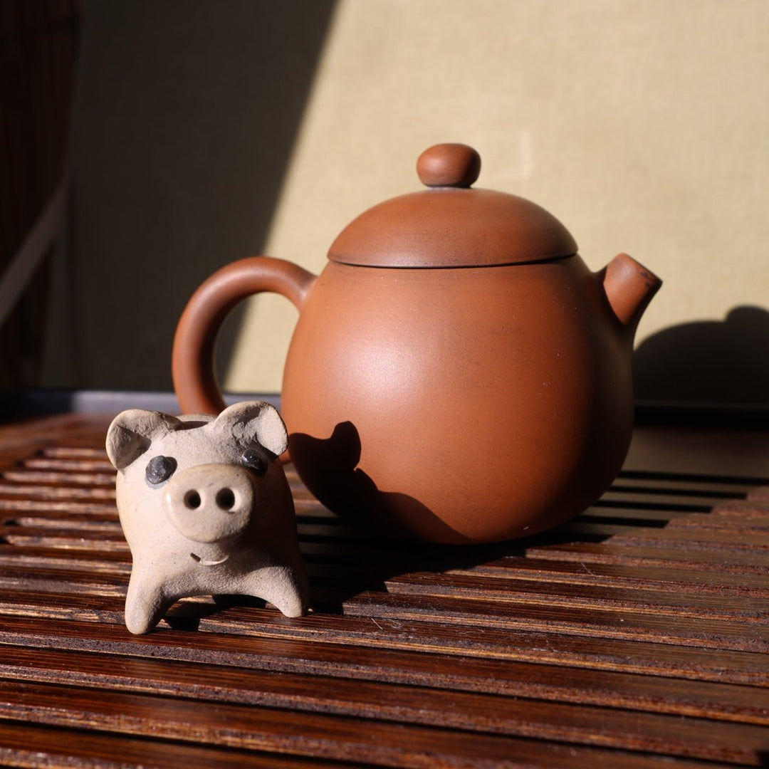 Handmade Rustic Pig Teapet - Tea and Whisk