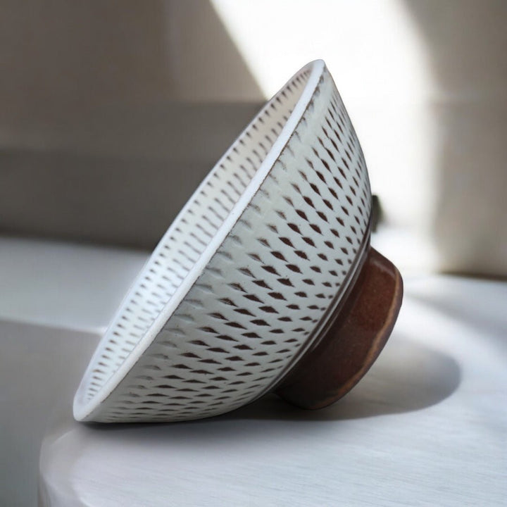 Koshiwarayaki Tobi - Ganna Meditation Teacup - Tea and Whisk