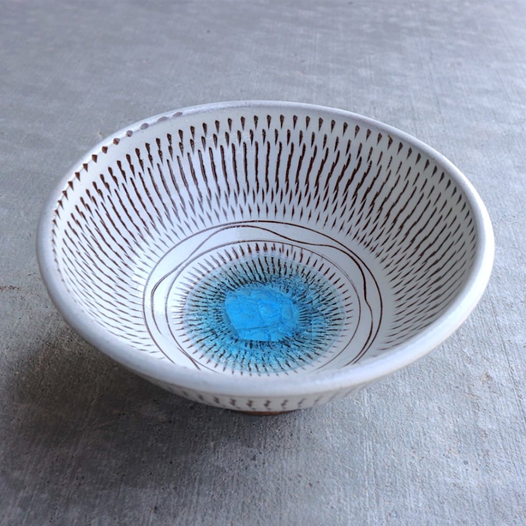 Koshiwarayaki Tobi - Ganna Meditation Teacup - Tea and Whisk