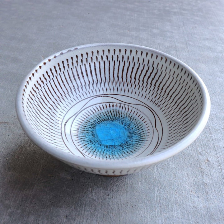 Koshiwarayaki Tobi - Ganna Meditation Teacup - Tea and Whisk