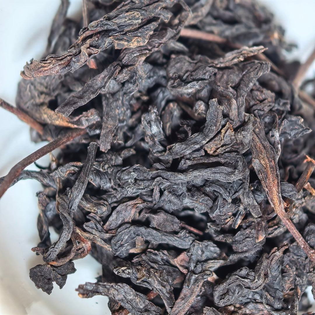 Smoked Traditional Organic Gongjian Heicha - Tea and Whisk