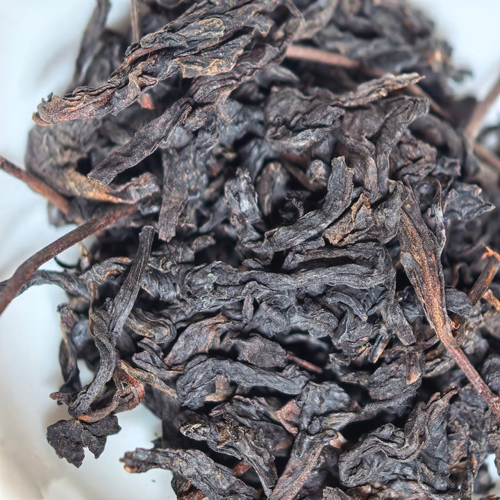 Smoked Traditional Organic Gongjian Heicha - Tea and Whisk