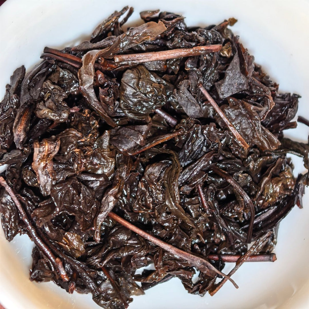 Smoked Traditional Organic Gongjian Heicha - Tea and Whisk