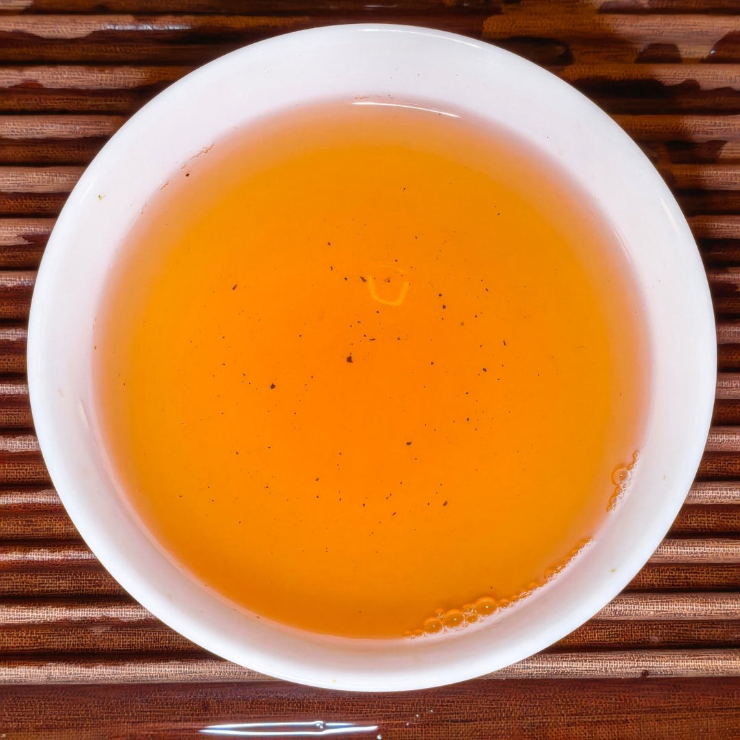 Smoked Traditional Organic Gongjian Heicha - Tea and Whisk