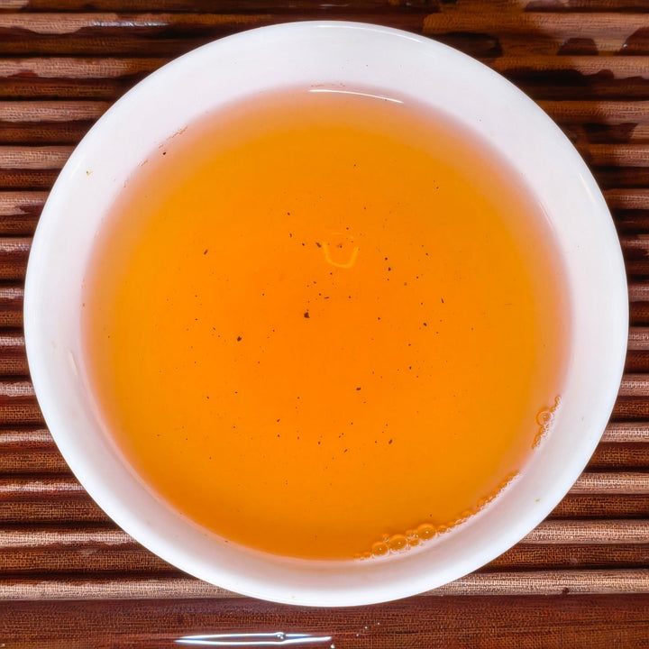 Smoked Traditional Organic Gongjian Heicha - Tea and Whisk