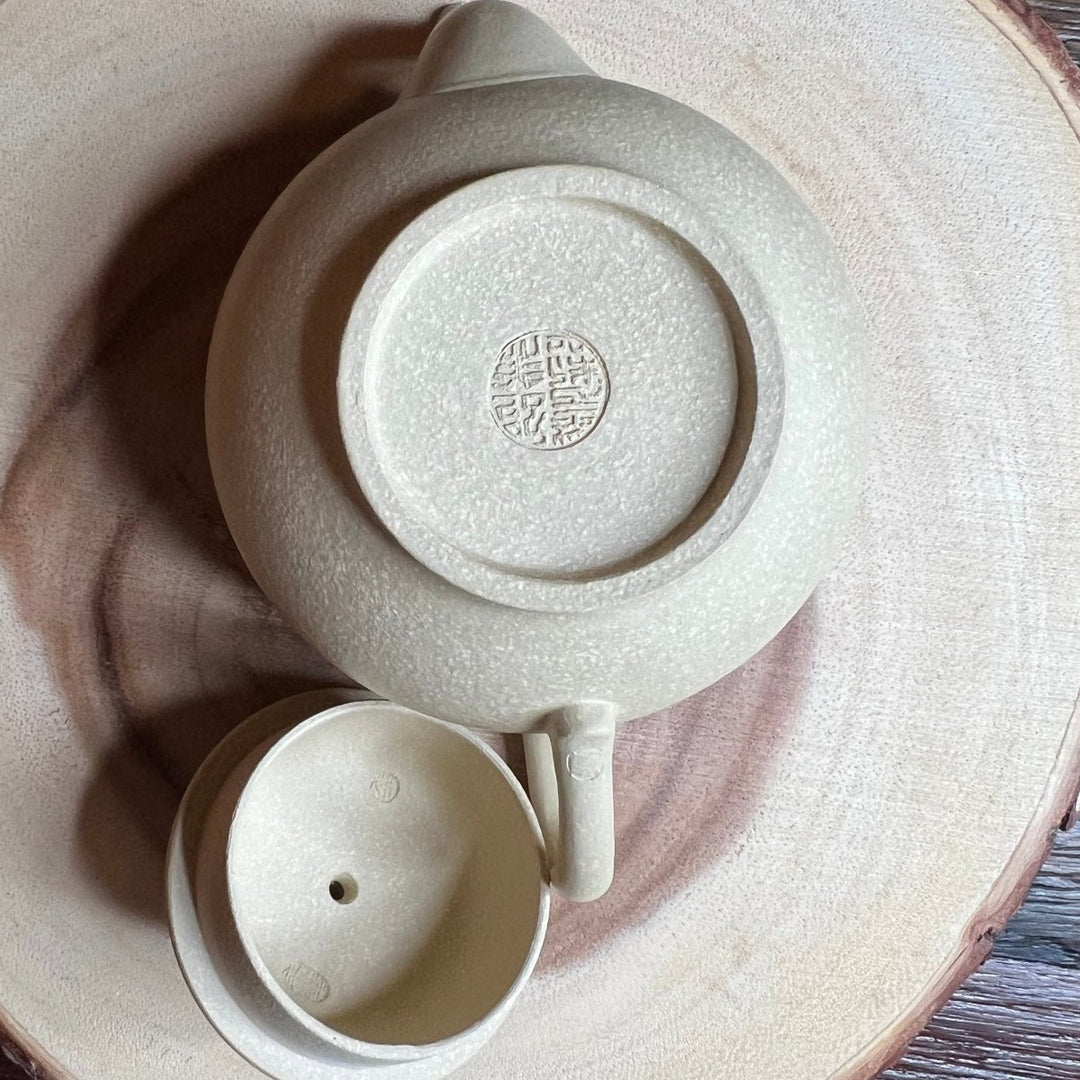 Snow Horizon - Handmade Yixing Rare Clay Teapot - Tea and Whisk