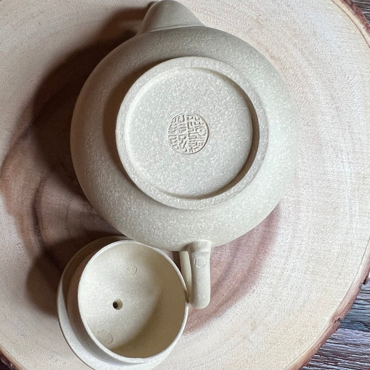 Snow Horizon - Handmade Yixing Rare Clay Teapot - Tea and Whisk