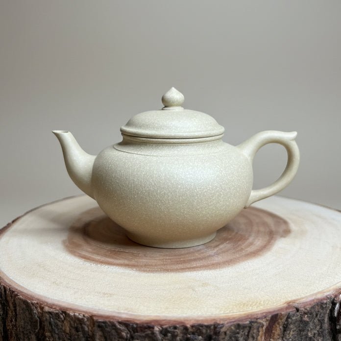 Snow Horizon - Handmade Yixing Rare Clay Teapot - Tea and Whisk