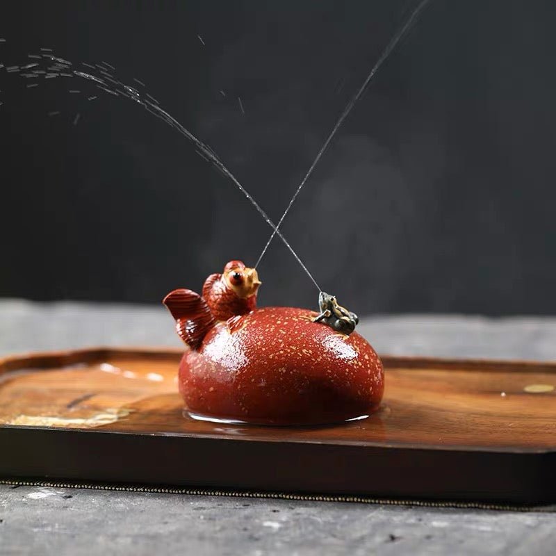 Water Spraying Clay Teapet Collection - Tea and Whisk